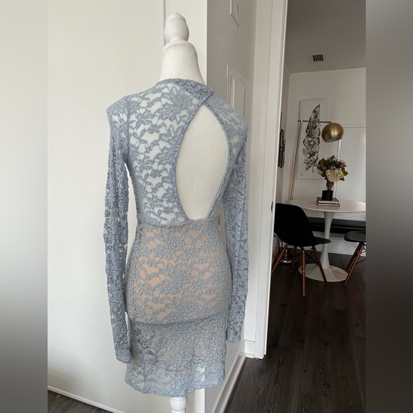 Cute Periwinkle Lace Dress by Seduction (Sirens) - size medium - Picture 3 of 3